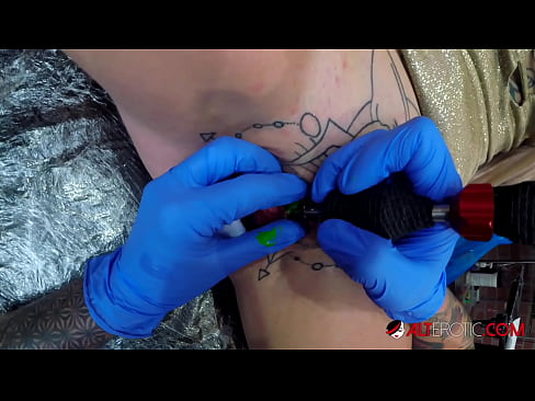 ❤️ Fìor tattooed hottie Sully Savage fhuair tattoo air a clitoris ️ Pornografach leinn gd.pornfuror.ru ️❤